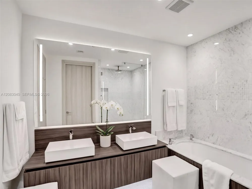 1000 Brickell Plz #PH5103 Miami, FL 33131
