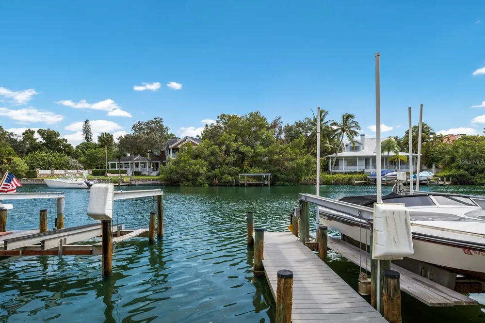 870 HUDSON AVENUE #870 Sarasota, FL 34236