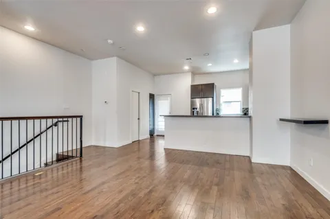 3200 Ross Avenue #27
