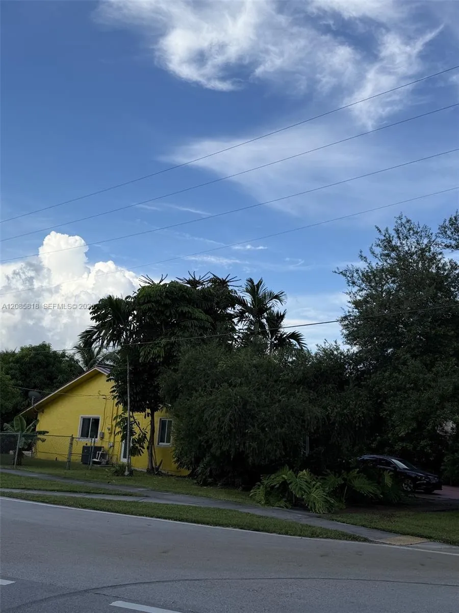 400 Oriole Ave Miami Springs, FL 33166