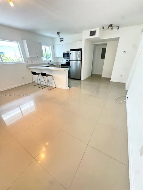 8035 Crespi Blvd #2