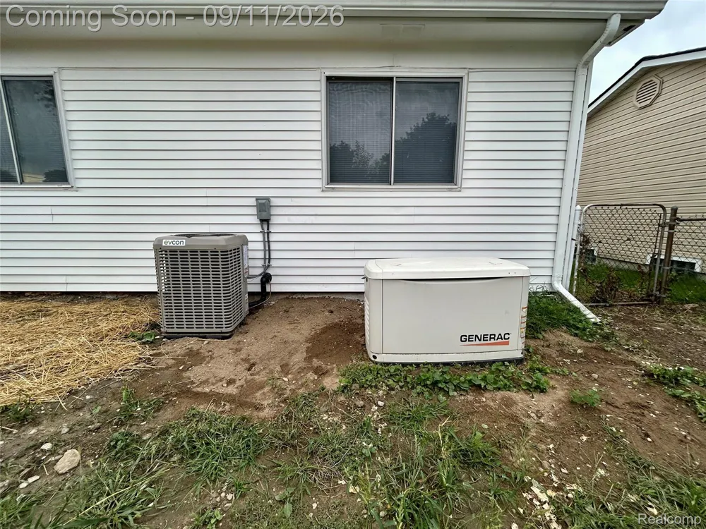 15460 Collins Street Romulus City, MI 48174
