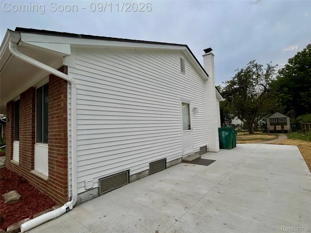 15460 Collins Street Romulus City, MI 48174