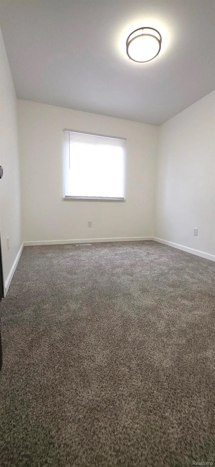 15460 Collins Street Romulus City, MI 48174