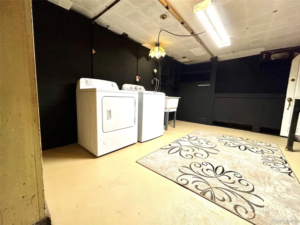 15460 Collins Street Romulus City, MI 48174
