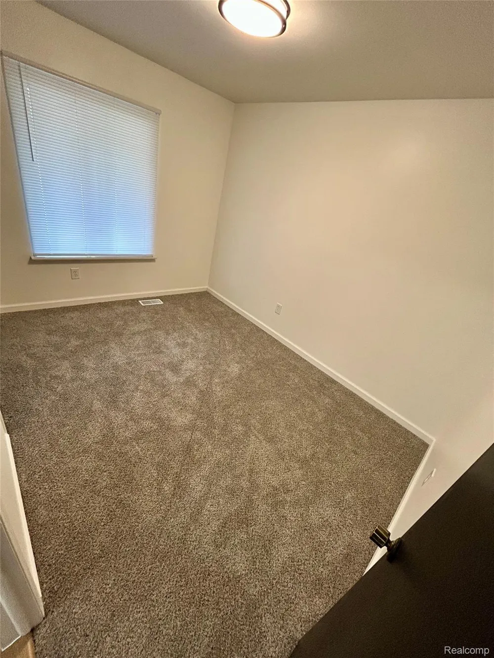 15460 Collins Street Romulus City, MI 48174