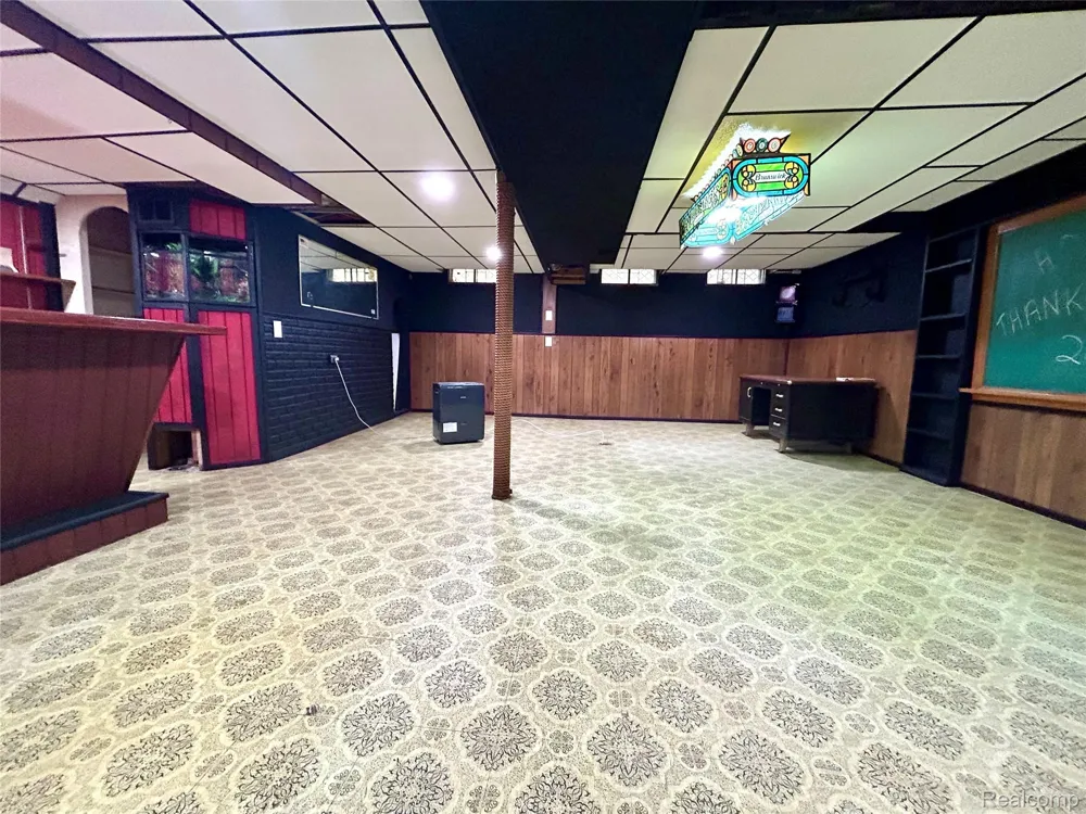 15460 Collins Street Romulus City, MI 48174