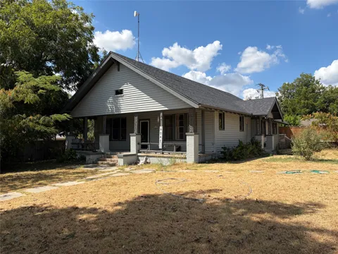 704 W Walcott Avenue