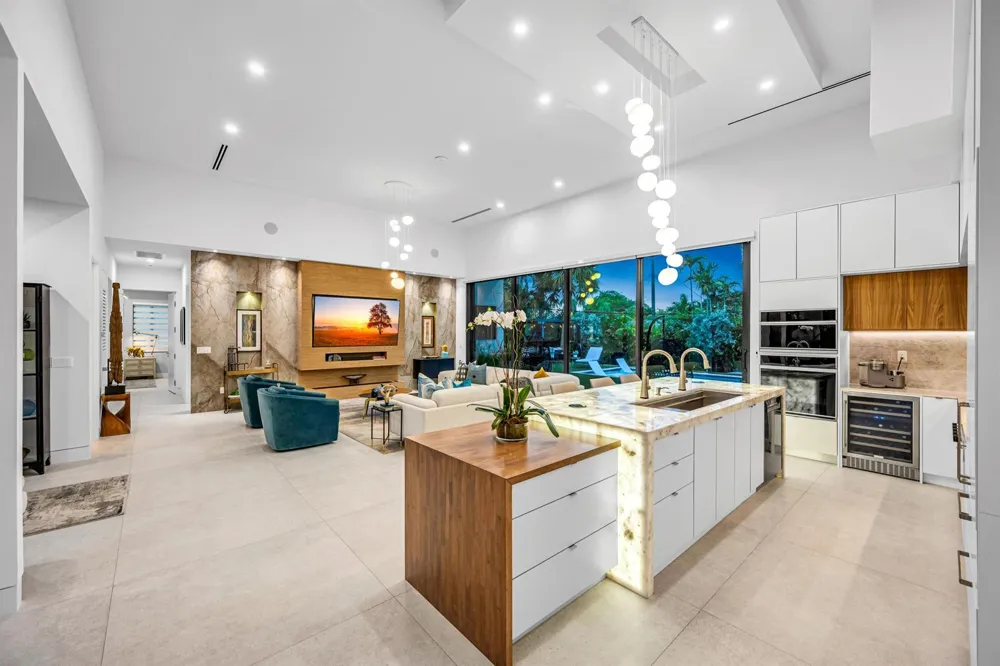 215 NE 28TH COURT Wilton Manors, FL 33334