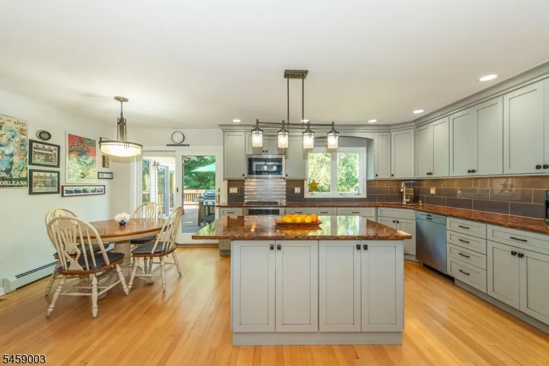 10 Weiss Dr Montville, NJ 07082