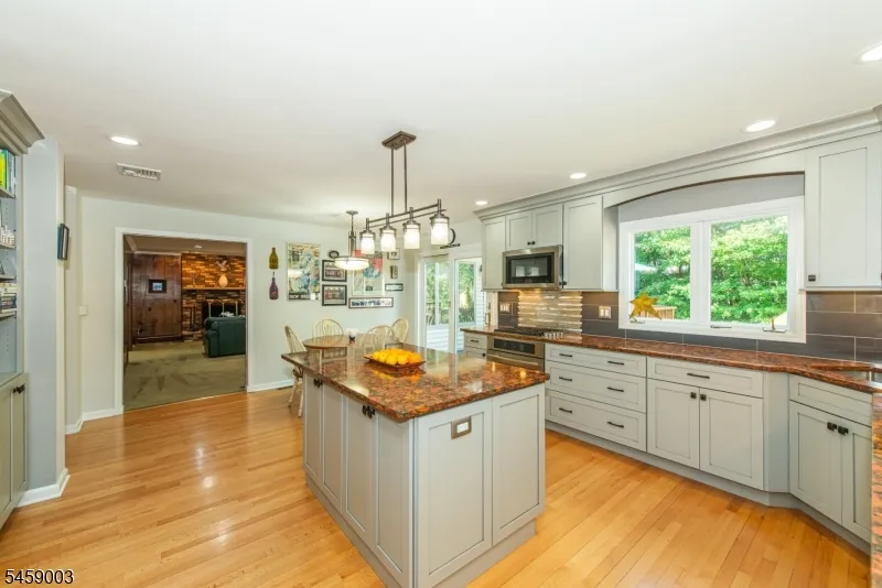 10 Weiss Dr Montville, NJ 07082