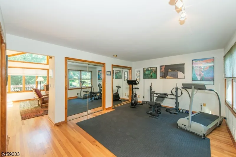 10 Weiss Dr Montville, NJ 07082