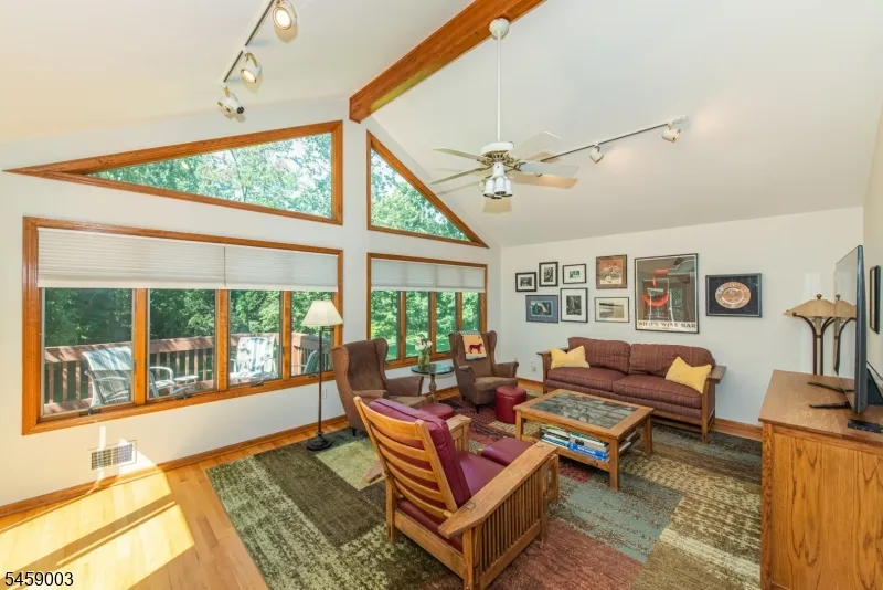 10 Weiss Dr Montville, NJ 07082