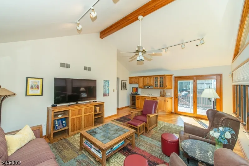10 Weiss Dr Montville, NJ 07082