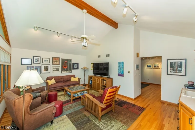 10 Weiss Dr Montville, NJ 07082