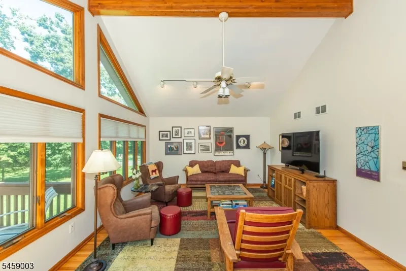 10 Weiss Dr Montville, NJ 07082