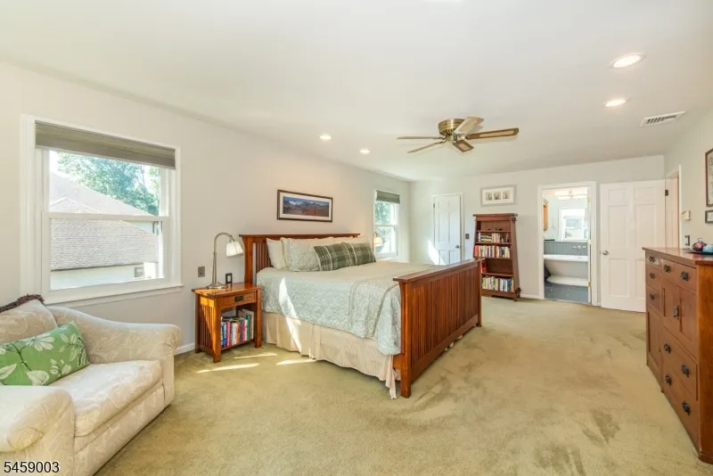 10 Weiss Dr Montville, NJ 07082