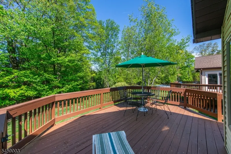 10 Weiss Dr Montville, NJ 07082