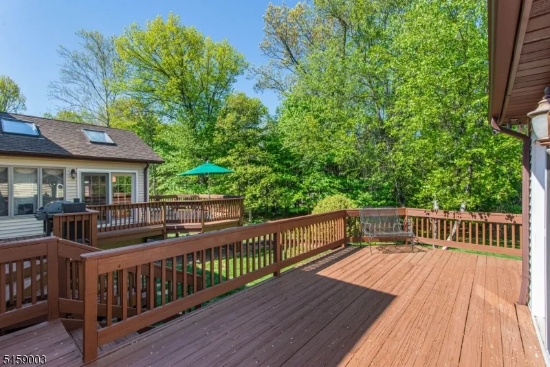 10 Weiss Dr Montville, NJ 07082