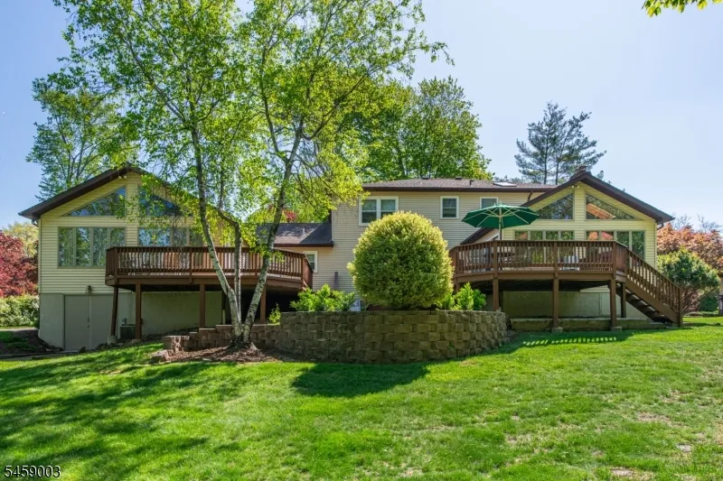 10 Weiss Dr Montville, NJ 07082