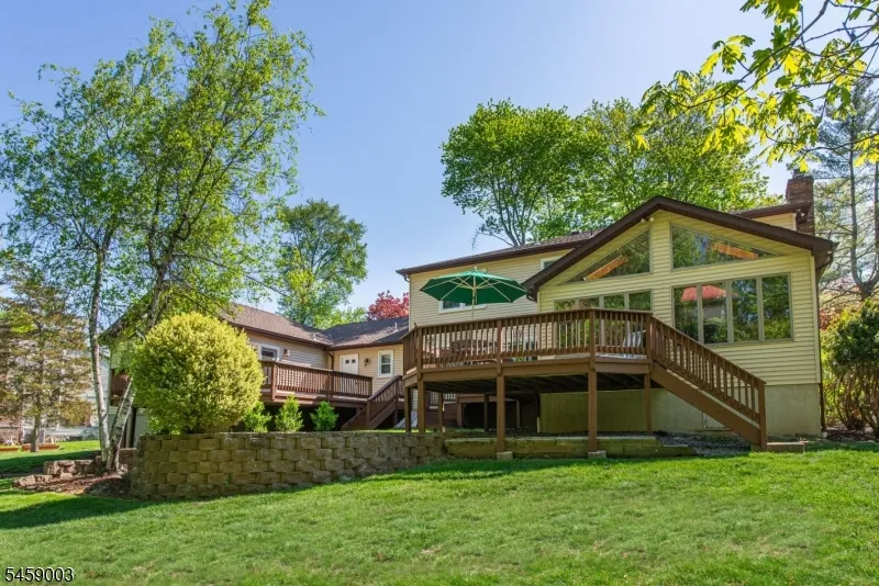 10 Weiss Dr Montville, NJ 07082