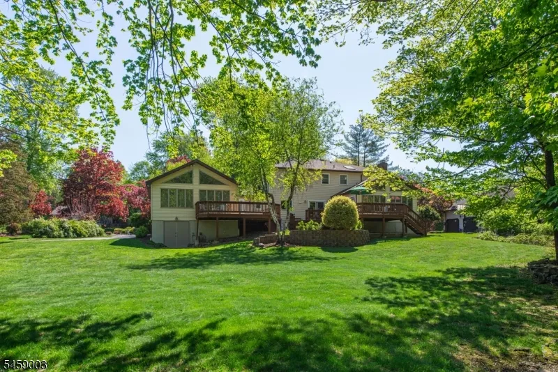 10 Weiss Dr Montville, NJ 07082