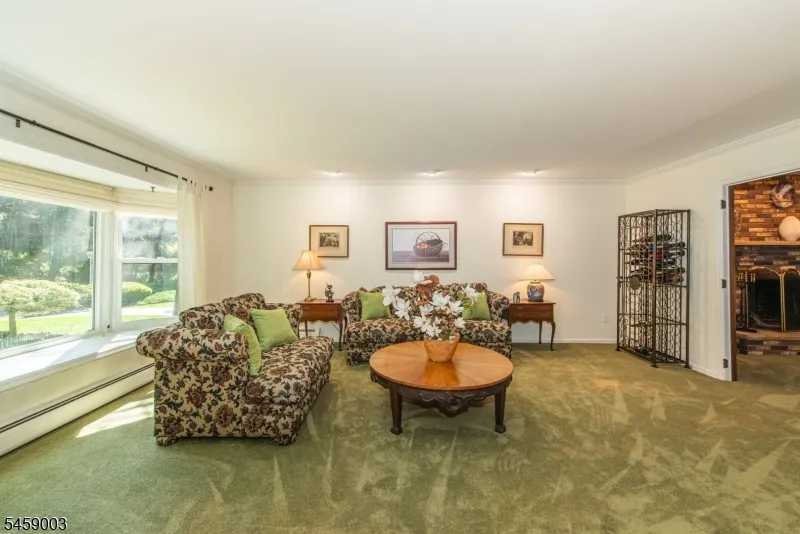 10 Weiss Dr Montville, NJ 07082