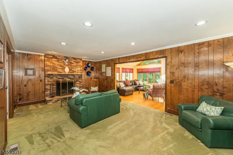10 Weiss Dr Montville, NJ 07082