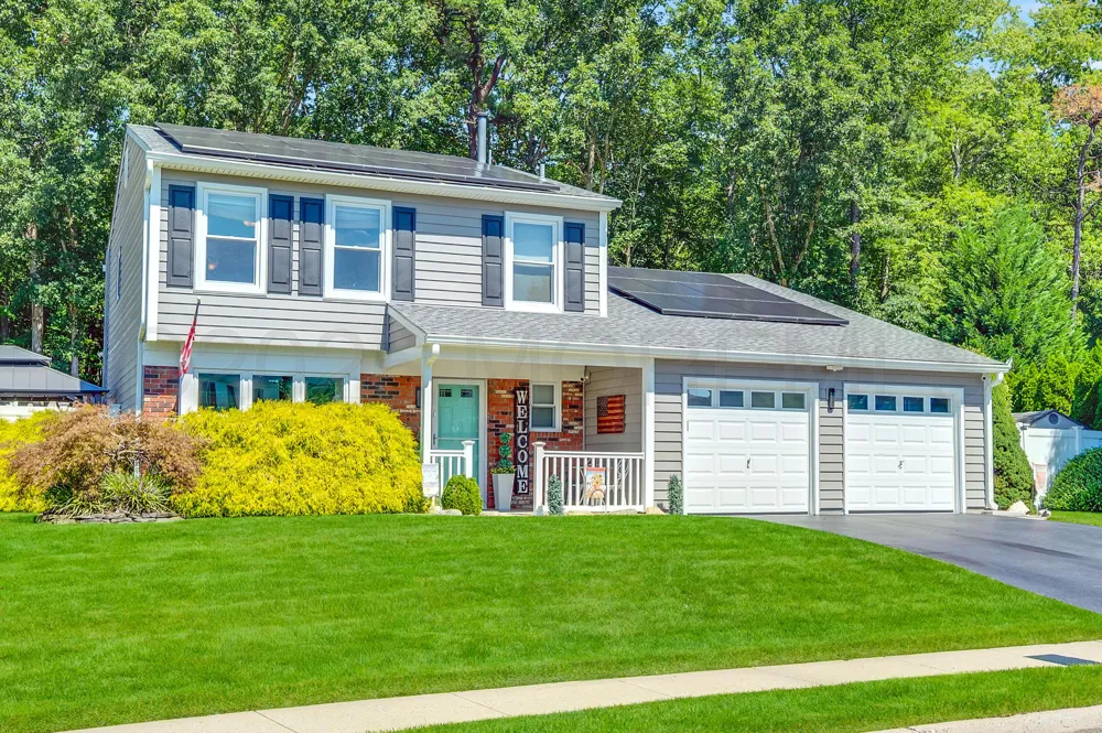 12 Yellowstone Lane Howell, NJ 07731