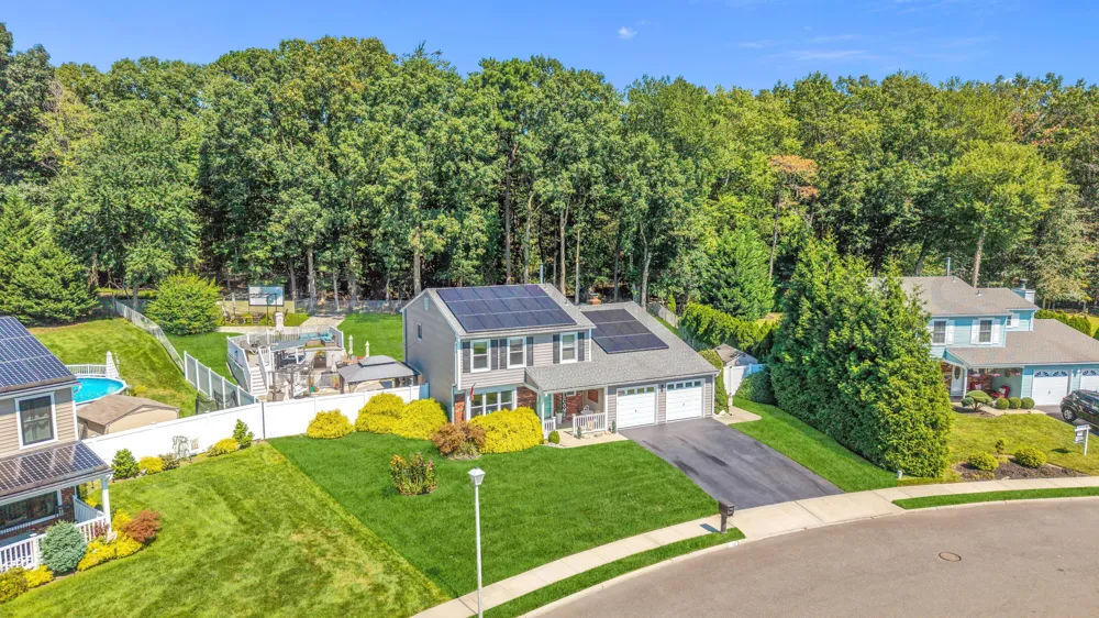 12 Yellowstone Lane Howell, NJ 07731
