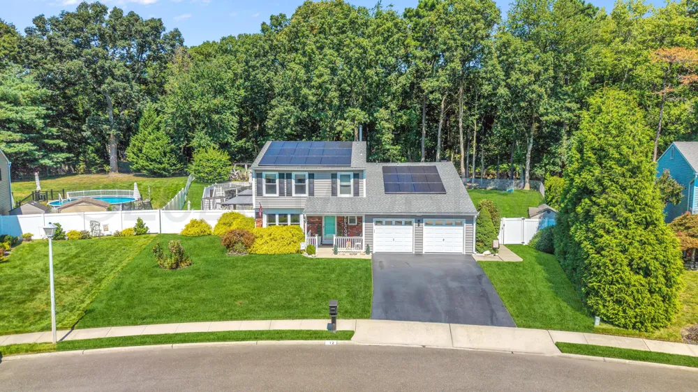 12 Yellowstone Lane Howell, NJ 07731