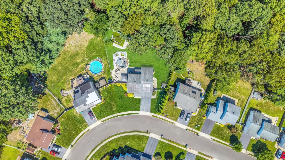 12 Yellowstone Lane Howell, NJ 07731
