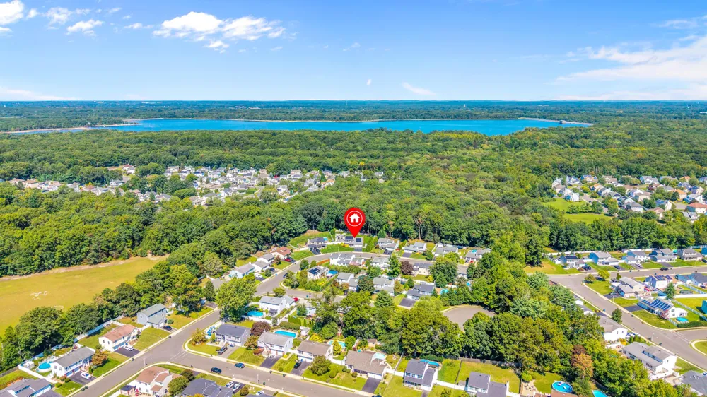 12 Yellowstone Lane Howell, NJ 07731
