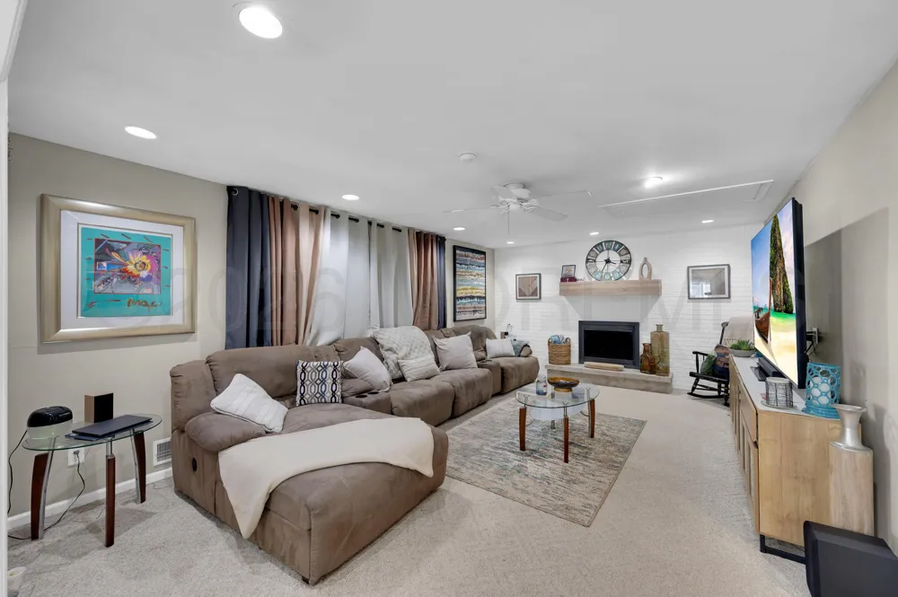 12 Yellowstone Lane Howell, NJ 07731