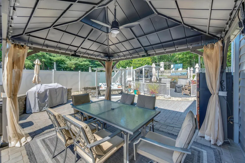 12 Yellowstone Lane Howell, NJ 07731