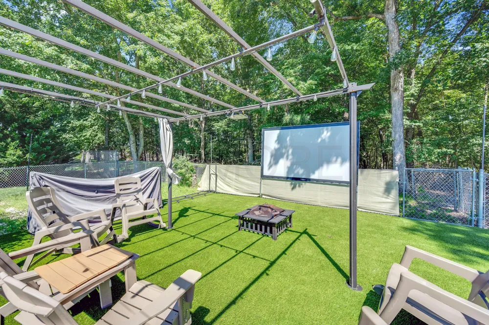 12 Yellowstone Lane Howell, NJ 07731