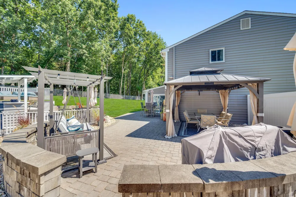 12 Yellowstone Lane Howell, NJ 07731