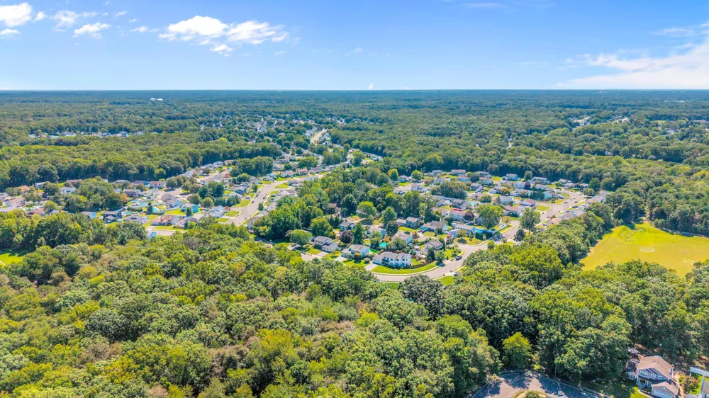12 Yellowstone Lane Howell, NJ 07731