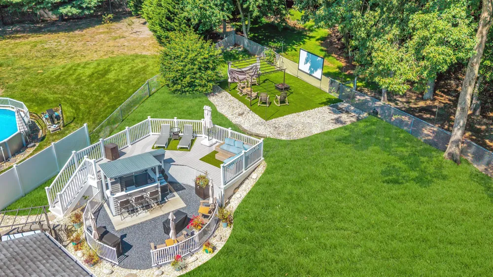 12 Yellowstone Lane Howell, NJ 07731