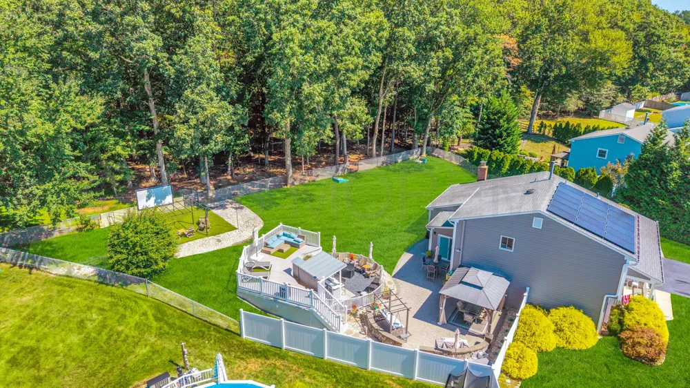 12 Yellowstone Lane Howell, NJ 07731