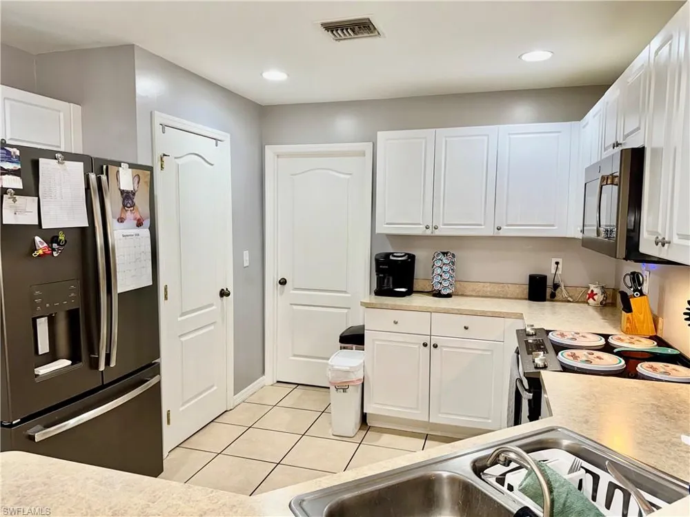 2133 NE 19th Place Cape Coral, FL 33909