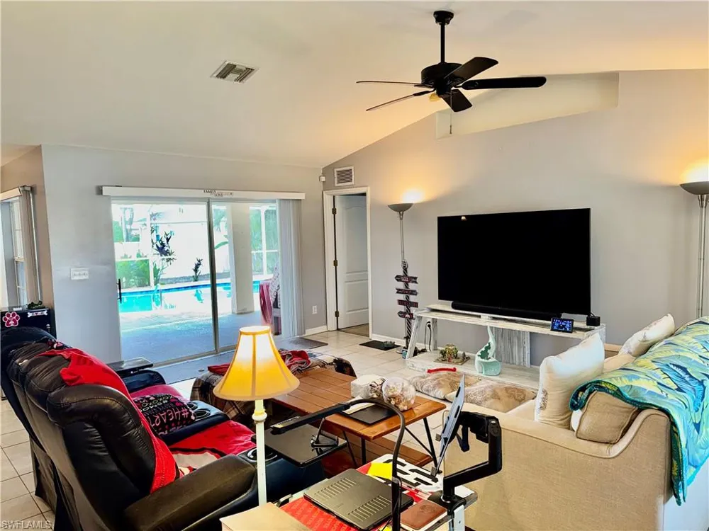 2133 NE 19th Place Cape Coral, FL 33909