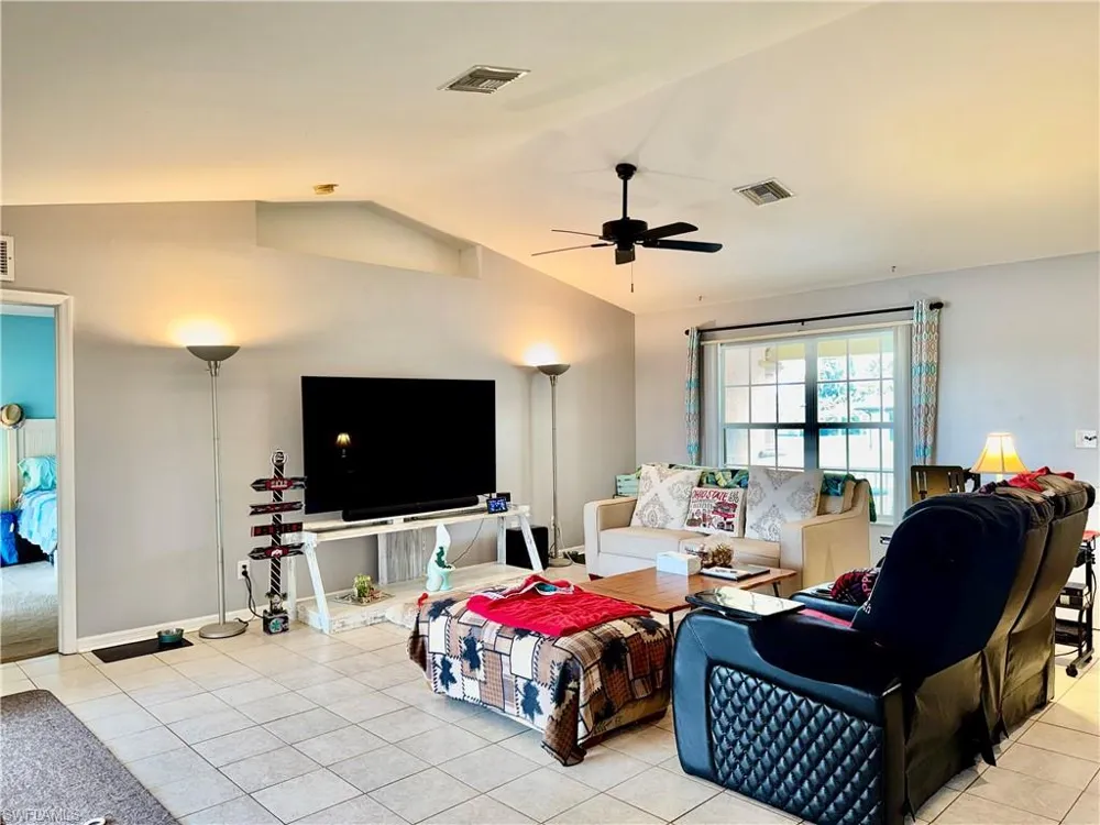 2133 NE 19th Place Cape Coral, FL 33909