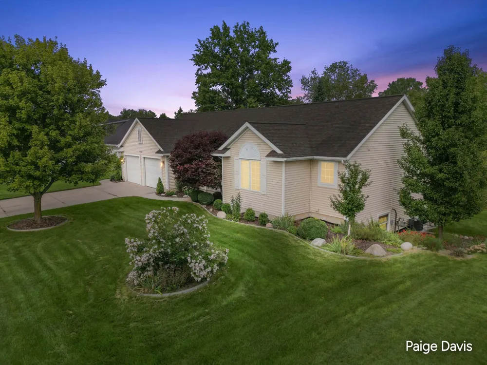 4596 Cider Wood Drive NW Grand Rapids, MI 49534