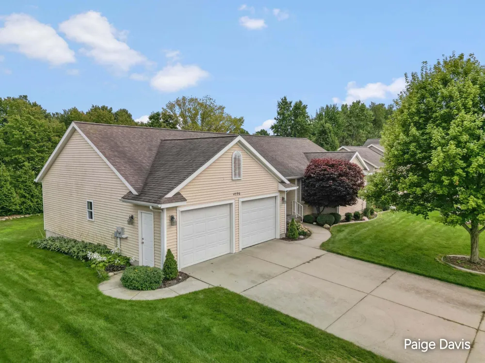 4596 Cider Wood Drive NW Grand Rapids, MI 49534
