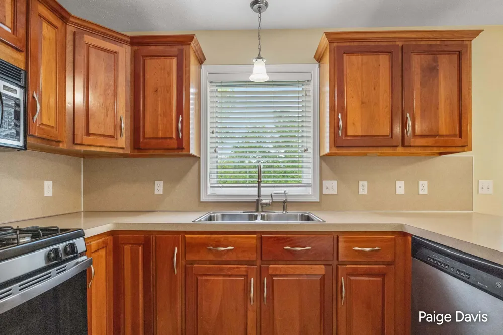 4596 Cider Wood Drive NW Grand Rapids, MI 49534