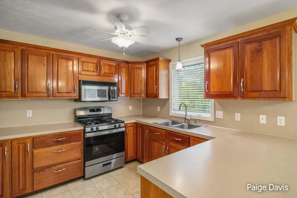 4596 Cider Wood Drive NW Grand Rapids, MI 49534