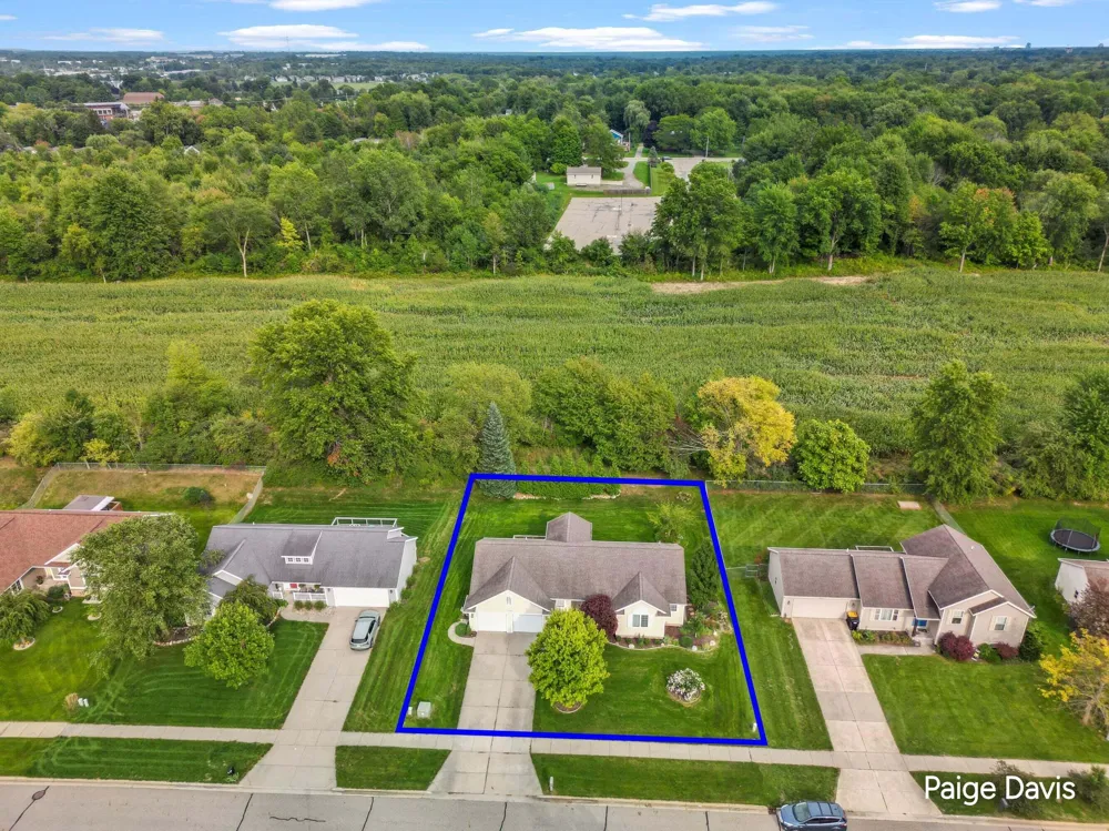 4596 Cider Wood Drive NW Grand Rapids, MI 49534