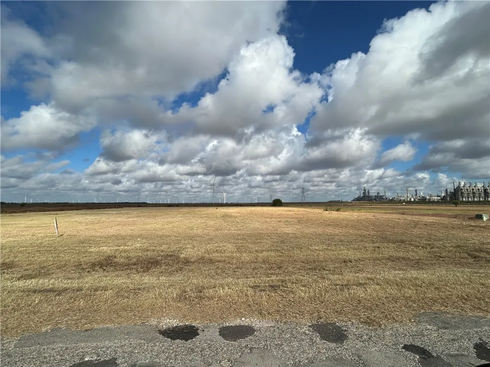 4321 Kestrel Lane Portland, TX 78374