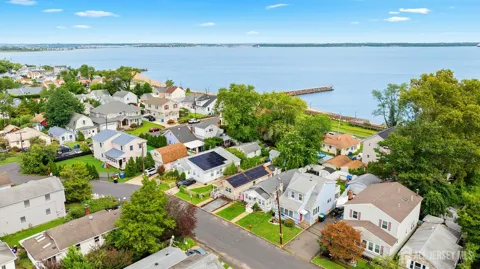 285 Shoreland Circle